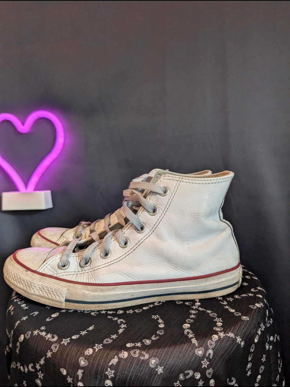 Converse White Leather High-Top Sneakers with Red Midsole Stripe Size 7.5
